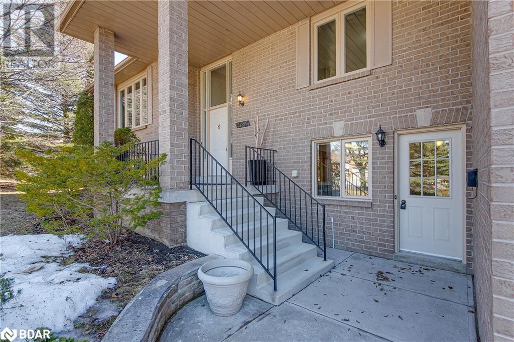 2285 Meadowland St Street, Innisfil, Ontario  L0L 1K0 - Photo 3 - 40707733