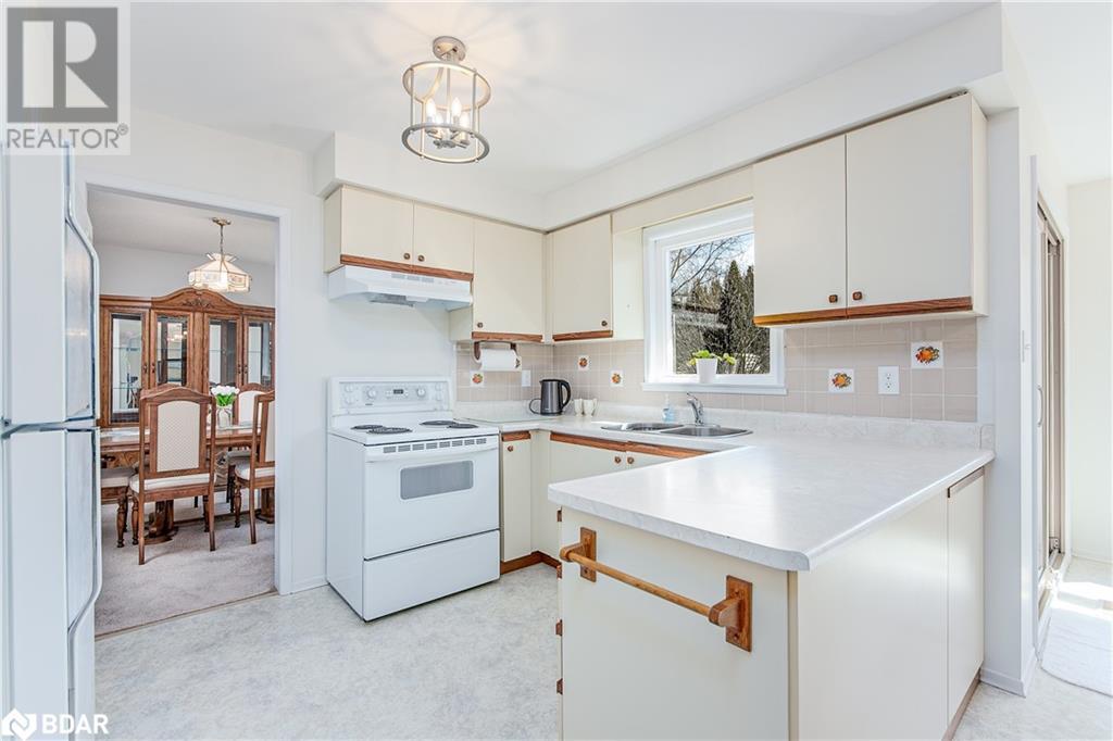 2285 Meadowland St Street, Innisfil, Ontario  L0L 1K0 - Photo 7 - 40707733
