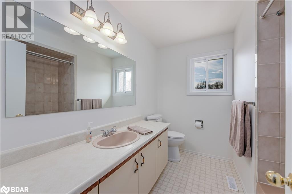 2285 Meadowland St Street, Innisfil, Ontario  L0L 1K0 - Photo 25 - 40707733