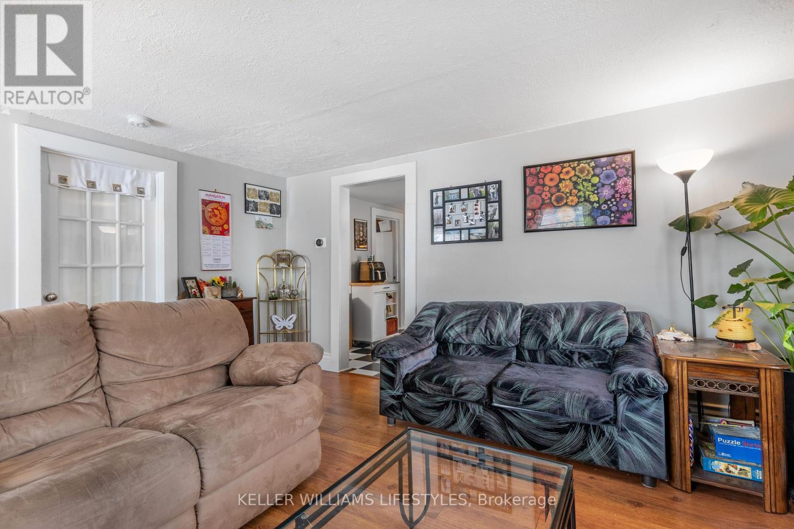 Photo 7 of 24 for 24.5 Briscoe Street W