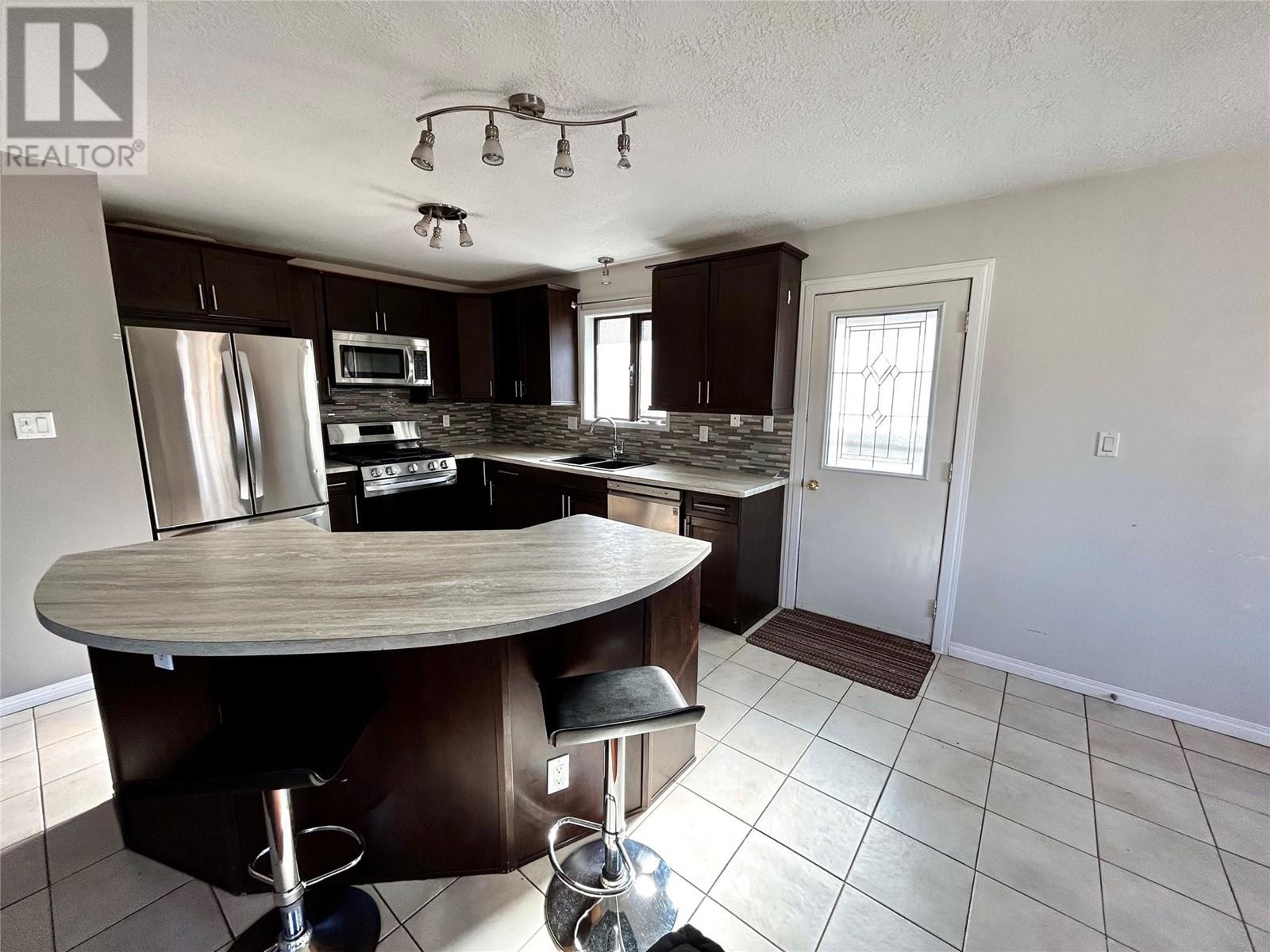 Property at 256 PEACE RIVER Crescent image 3