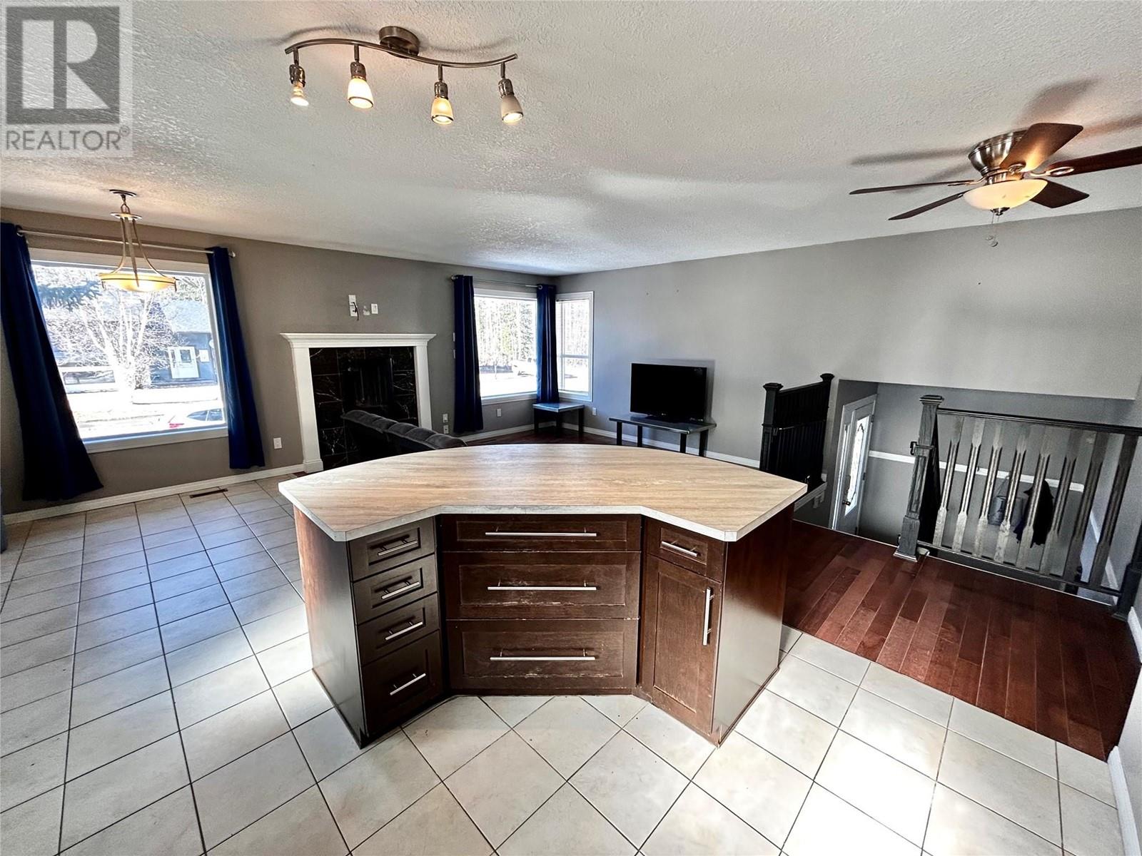 Property at 256 PEACE RIVER Crescent image 4