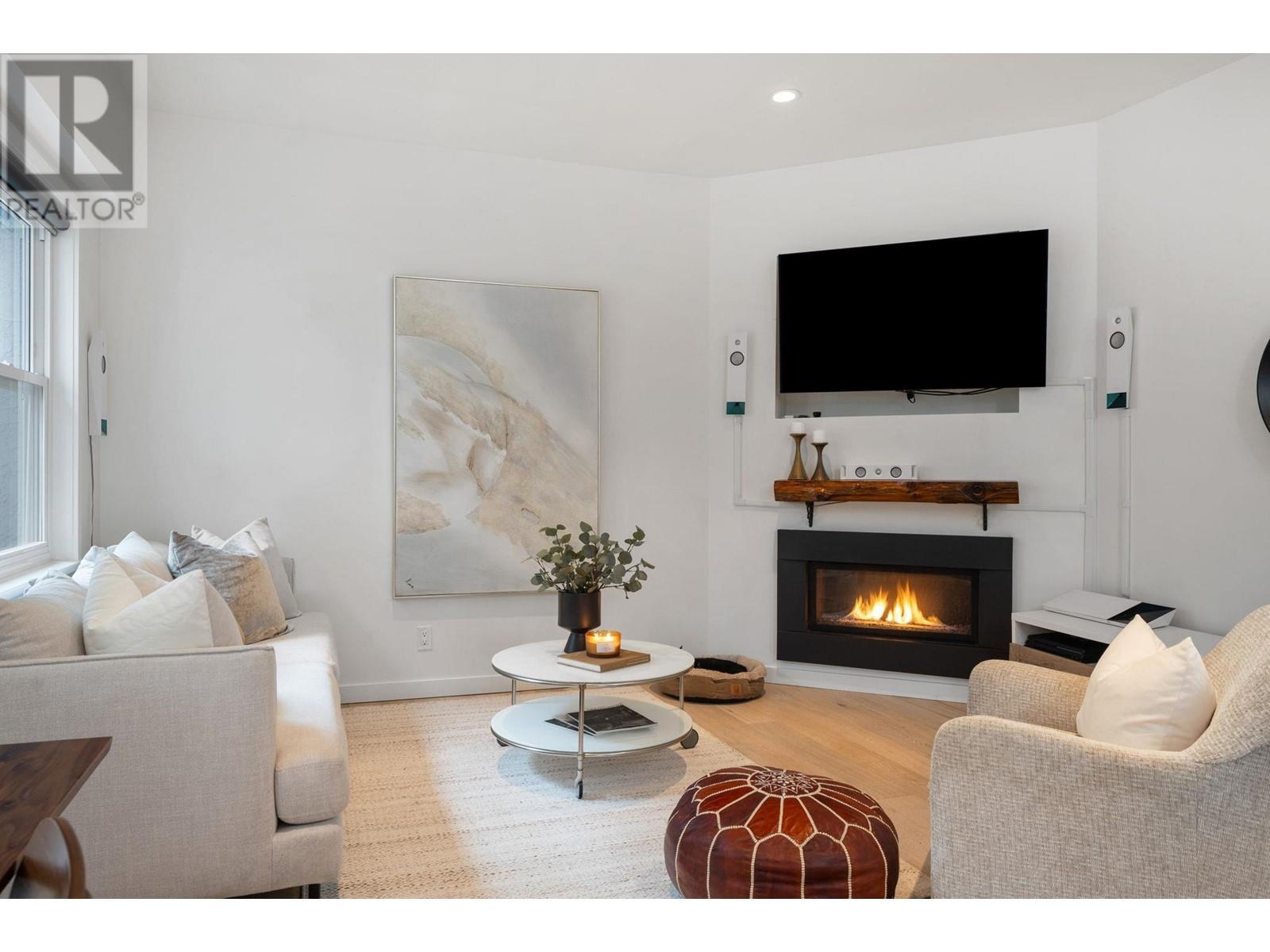 1829 W 13th Avenue, Vancouver, British Columbia  V6J 2H4 - Photo 4 - R2981493