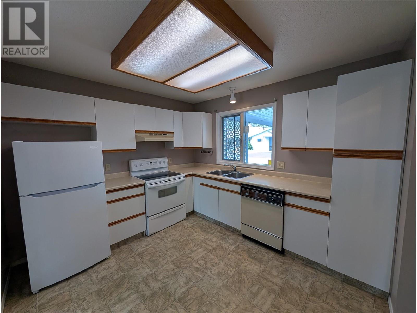 Property at 3900 27 Avenue Unit# 22 image 4