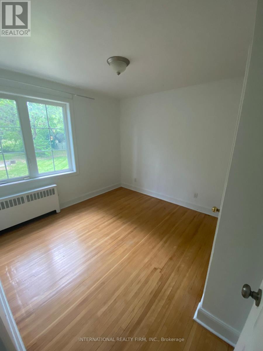 2143 Grange Drive, Mississauga, Ontario  L5B 1P4 - Photo 2 - W12041225