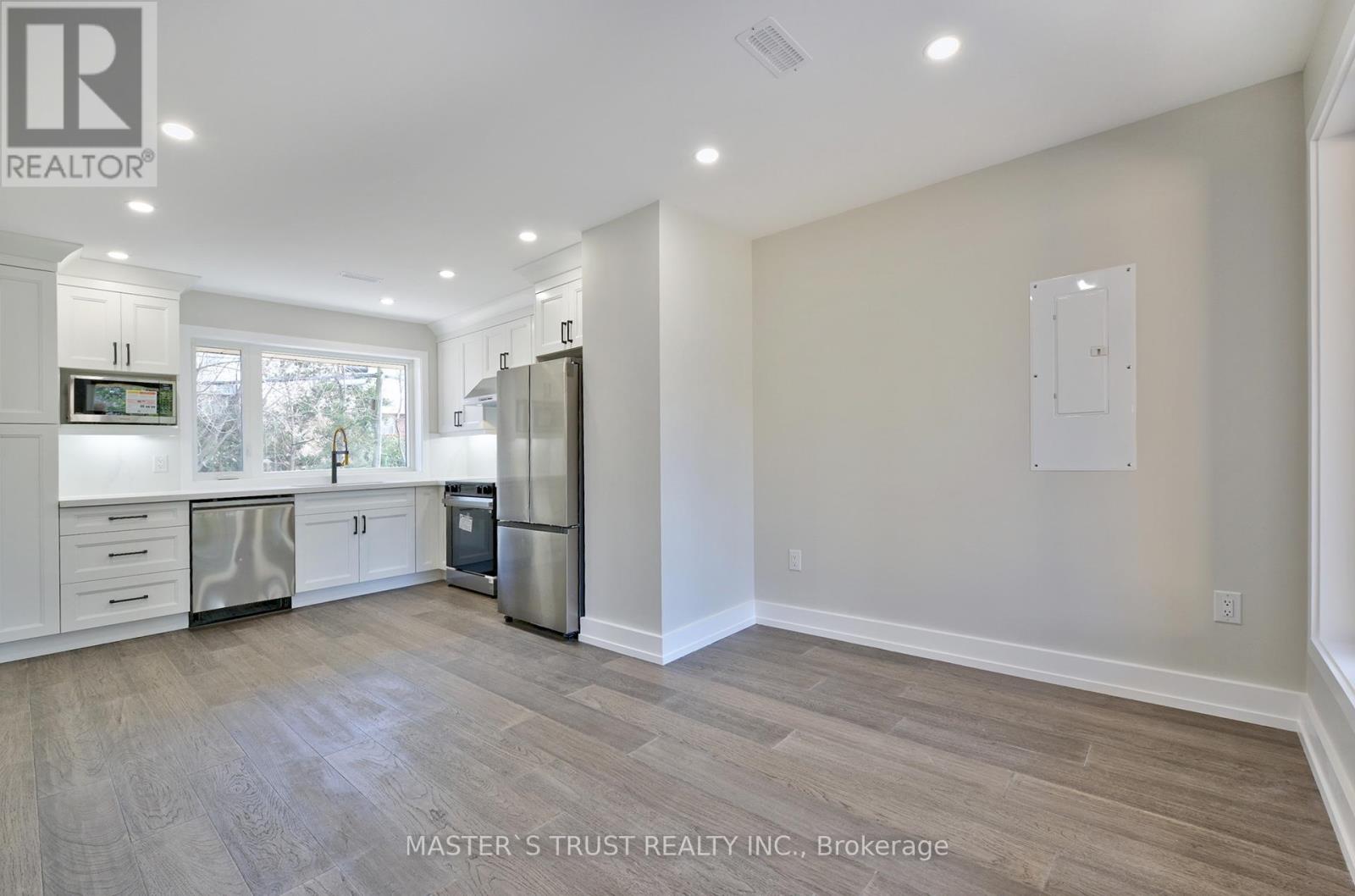 Unit 1 - 28 Florence Drive, Oakville, Ontario  L6K 1V6 - Photo 1 - W12041261
