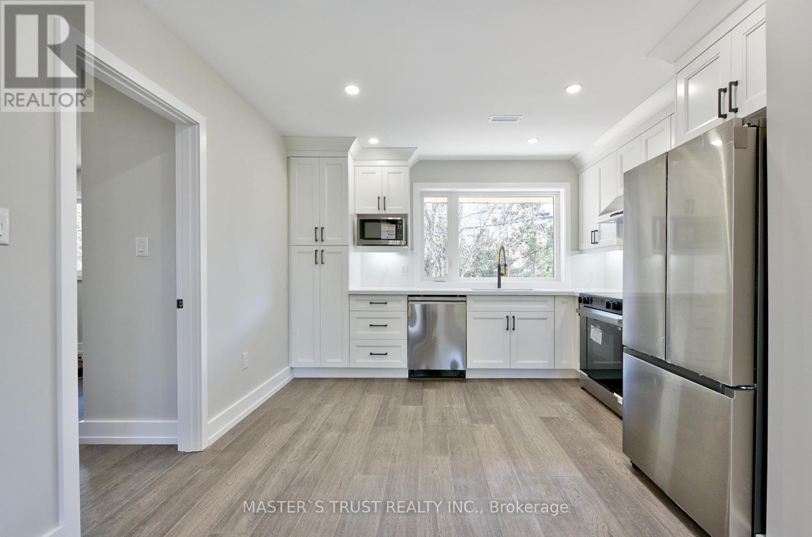 Unit 1 - 28 Florence Drive, Oakville, Ontario  L6K 1V6 - Photo 3 - W12041261