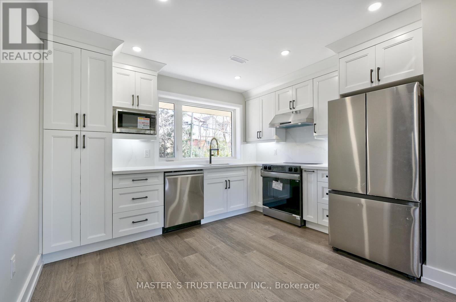 Unit 1 - 28 Florence Drive, Oakville, Ontario  L6K 1V6 - Photo 4 - W12041261