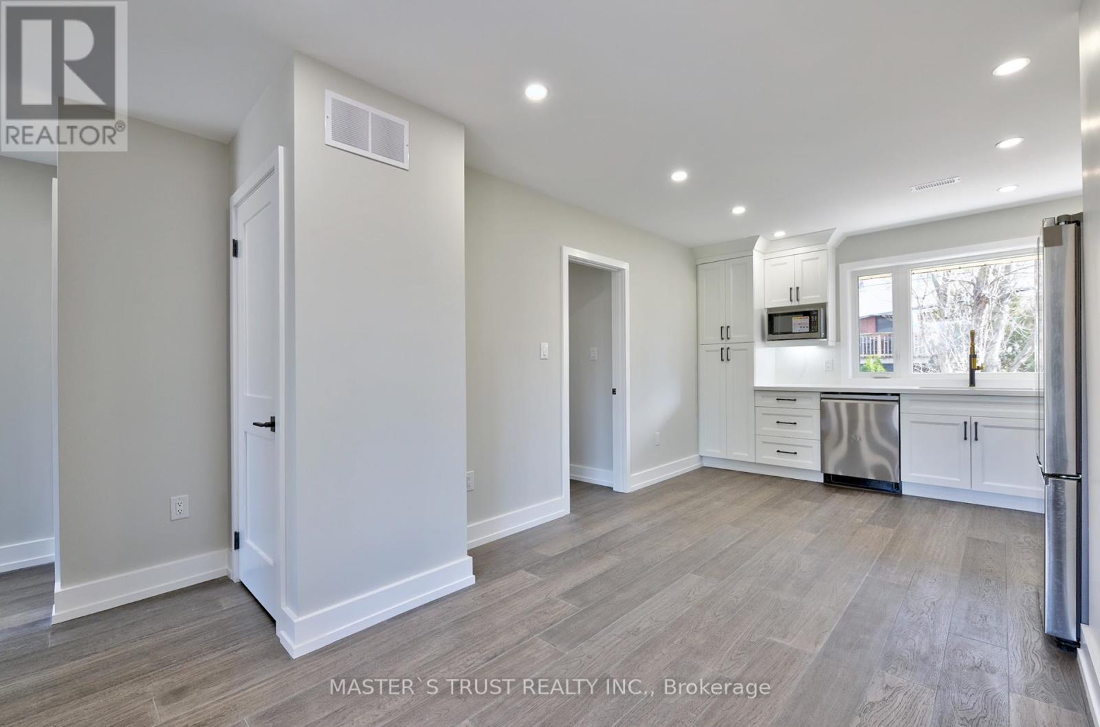 Unit 1 - 28 Florence Drive, Oakville, Ontario  L6K 1V6 - Photo 7 - W12041261