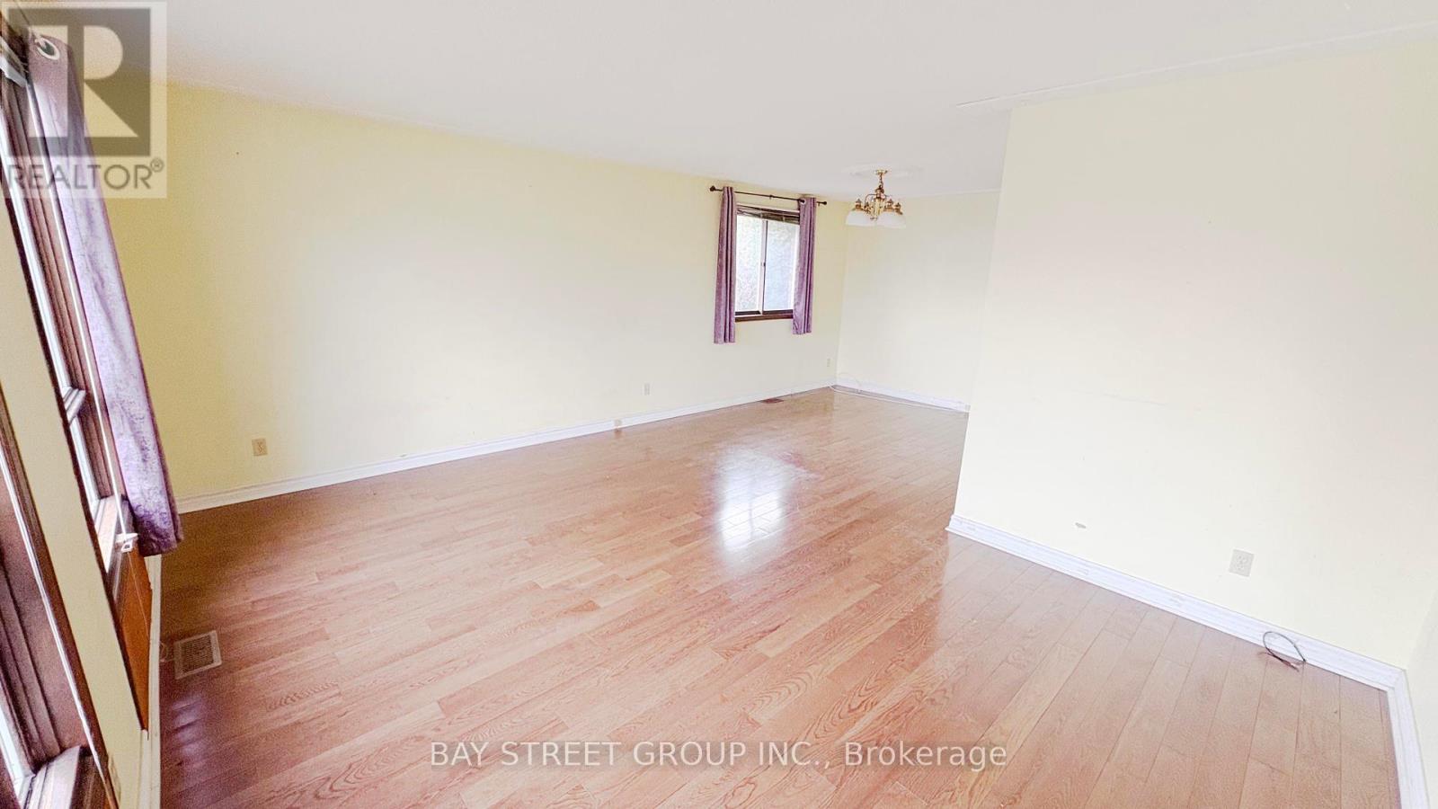 28 Roehampton Avenue, St. Catharines, Ontario  L2M 7K7 - Photo 3 - X12041246