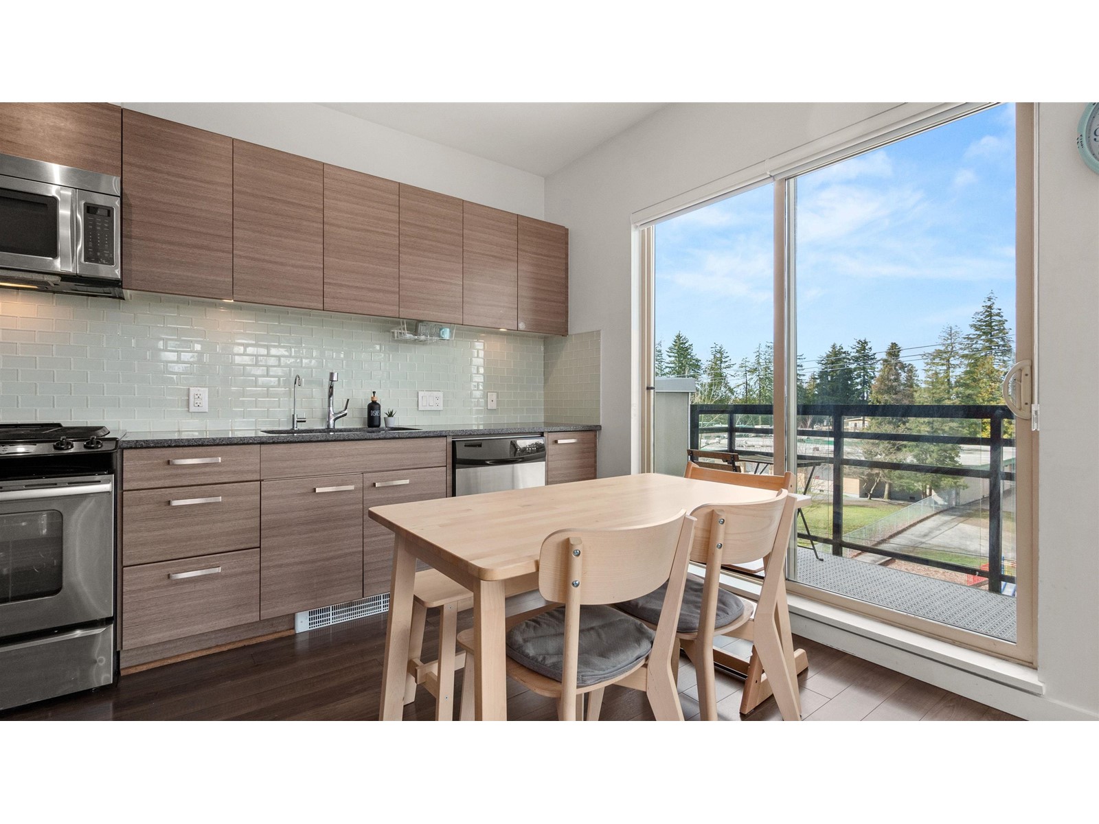 400 13228 Old Yale Road, Surrey, British Columbia  V3T 0K3 - Photo 10 - R2978239