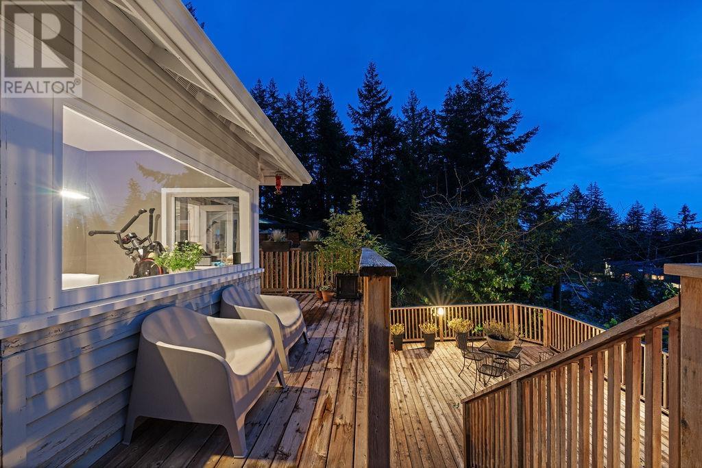 1045 Cortell Street, North Vancouver, British Columbia  V7P 2A2 - Photo 12 - R2982006