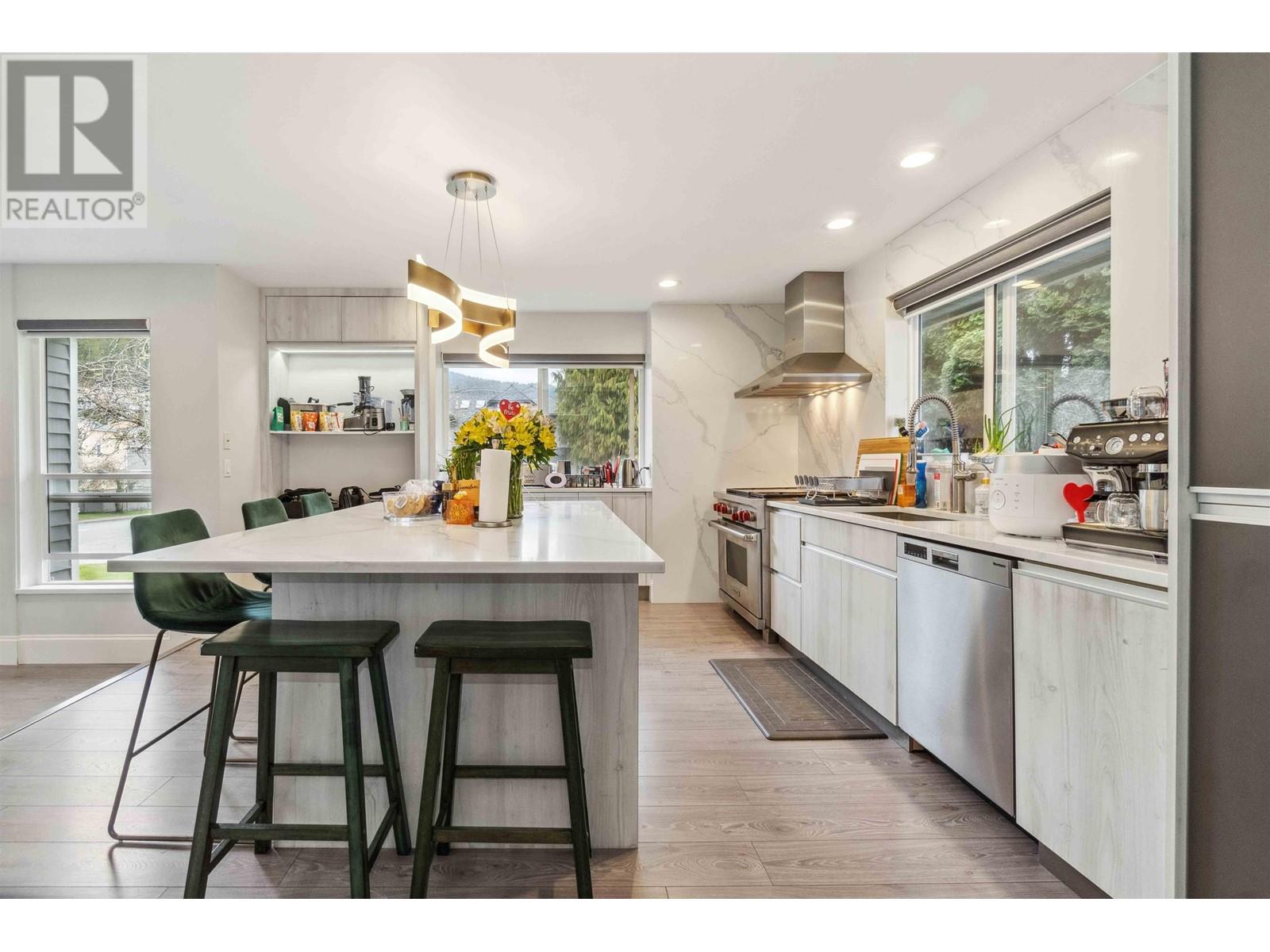 2627 Tempe Knoll Drive, North Vancouver, British Columbia  V7N 4J8 - Photo 10 - R2981947