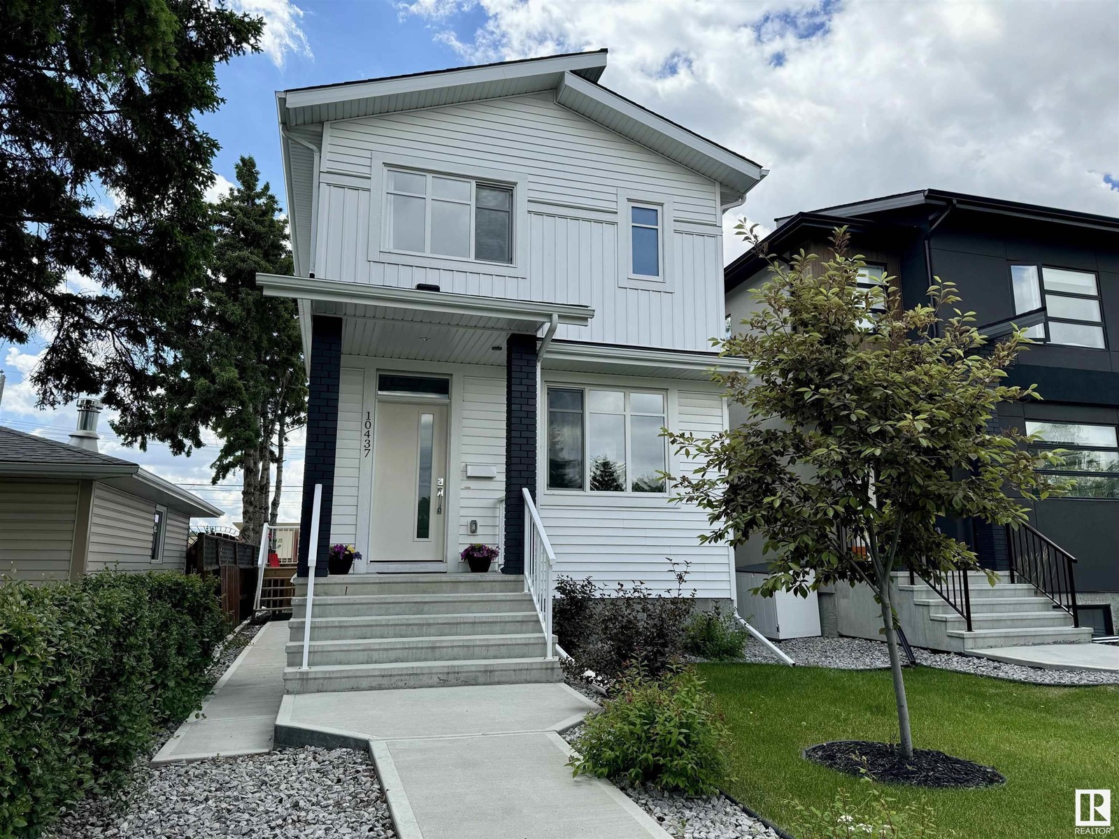 Property at 10437 52 AV NW image 2