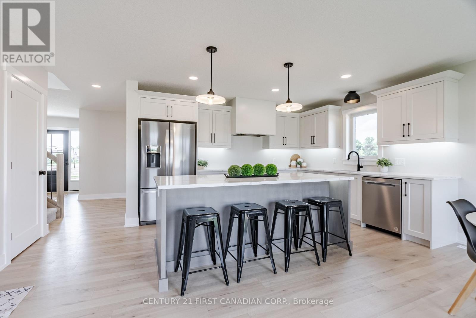 38 Postma Crescent, North Middlesex (Alisa Craig), Ontario  N0M 1A0 - Photo 11 - X12041389