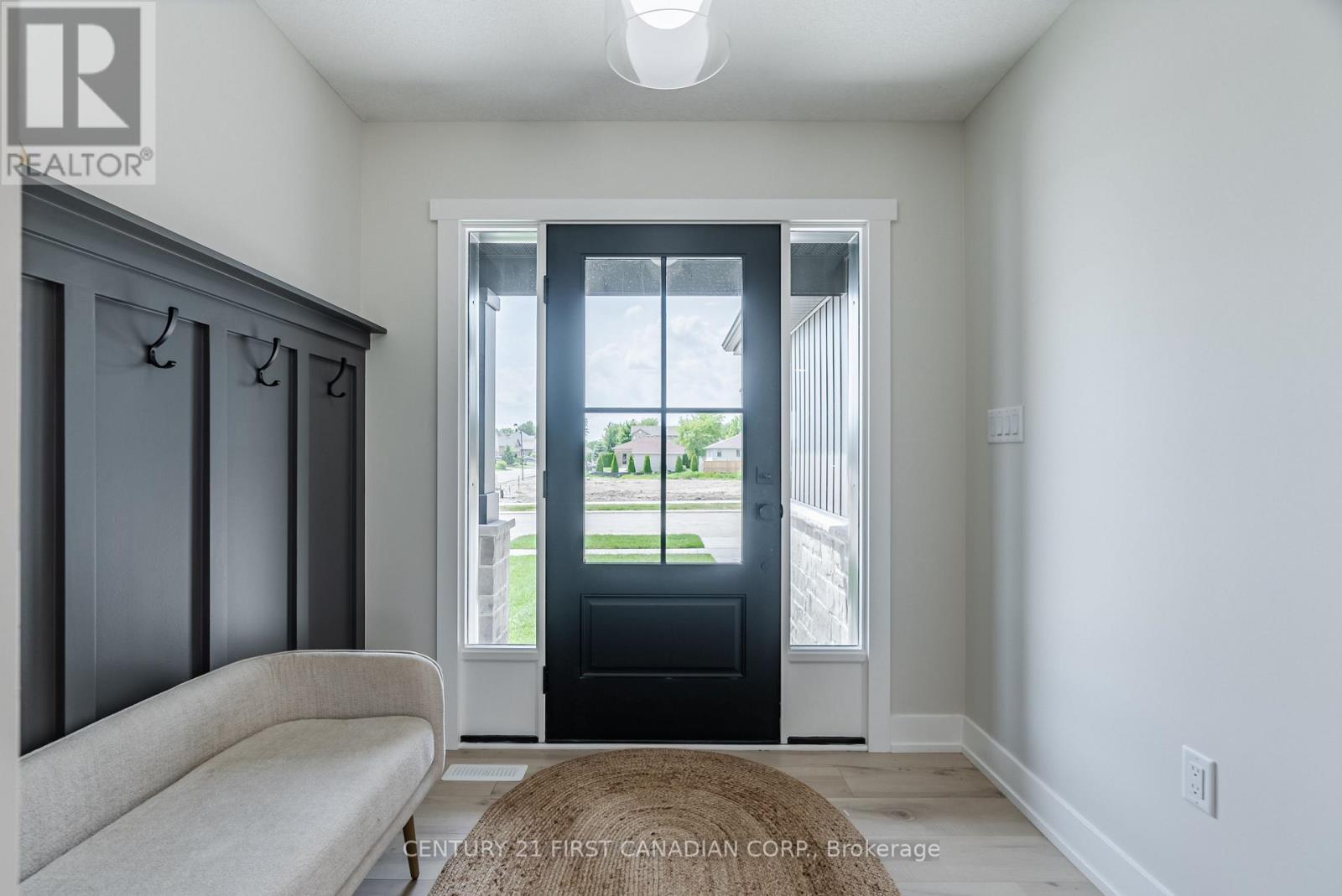 38 Postma Crescent, North Middlesex (Alisa Craig), Ontario  N0M 1A0 - Photo 2 - X12041389