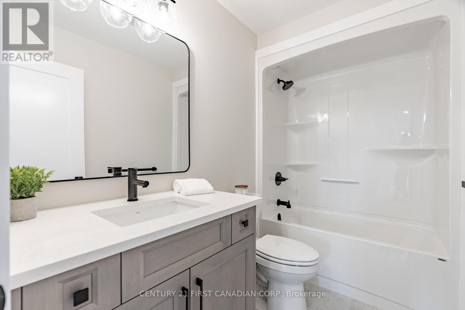 38 Postma Crescent, North Middlesex (Alisa Craig), Ontario  N0M 1A0 - Photo 35 - X12041389