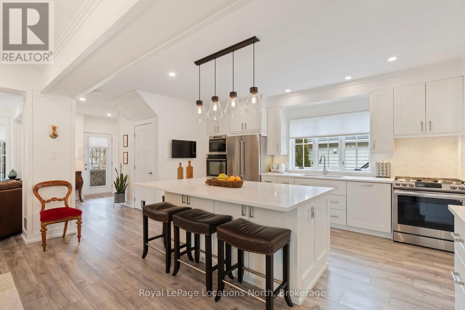 Property at 43 MARSHALL STREET W image 3