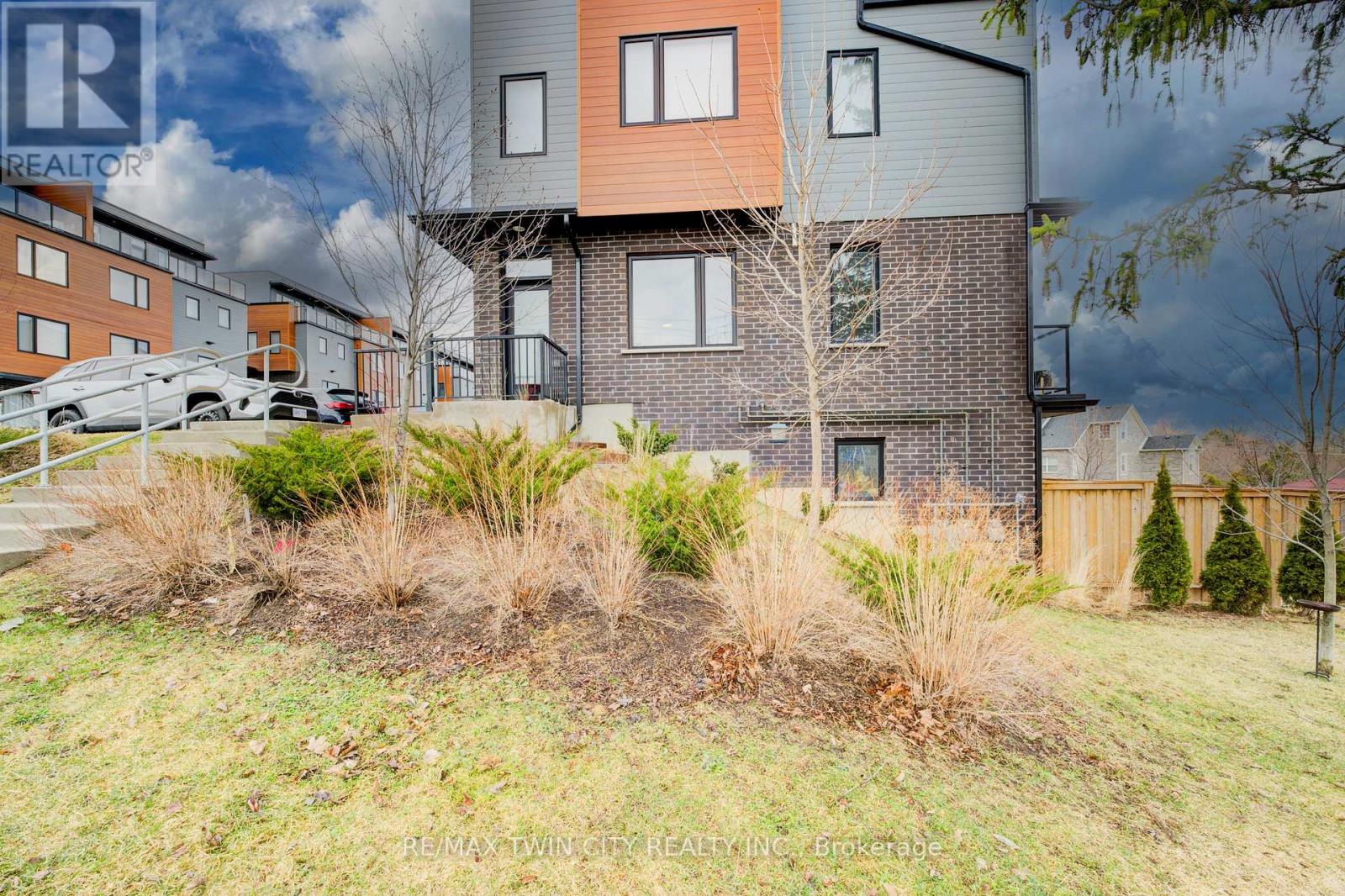 Property at 29 - 54 BRIDGE STREET W image 3