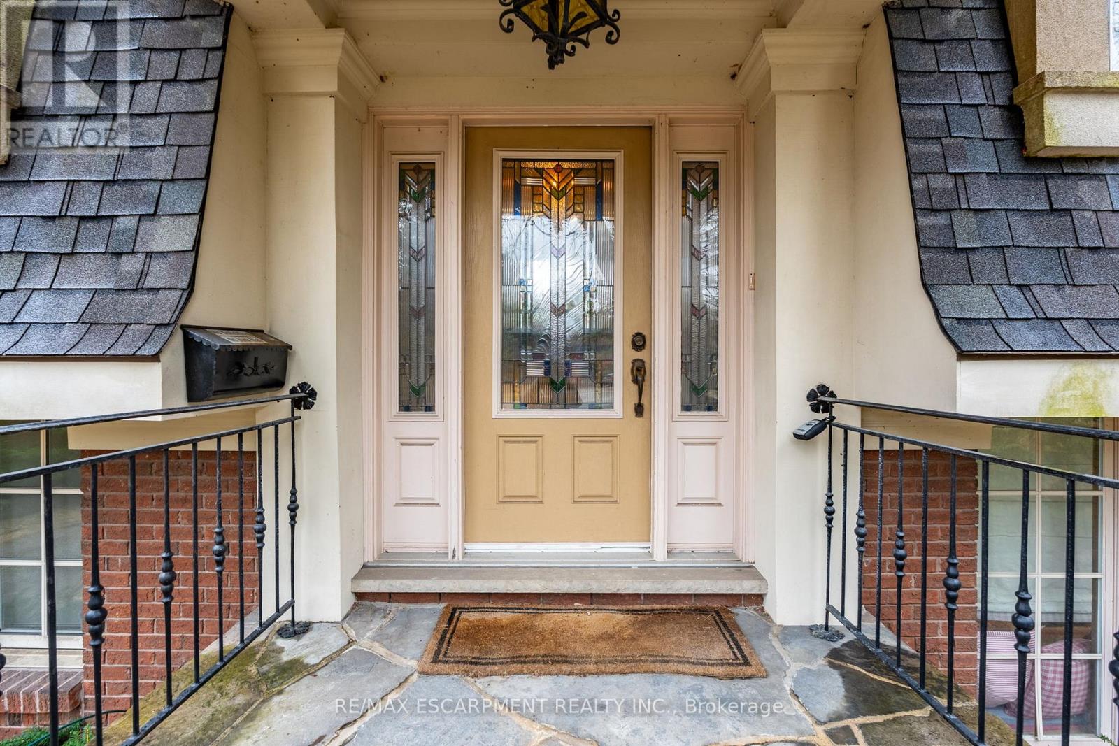 Property at 121 MOHAWK ROAD image 2