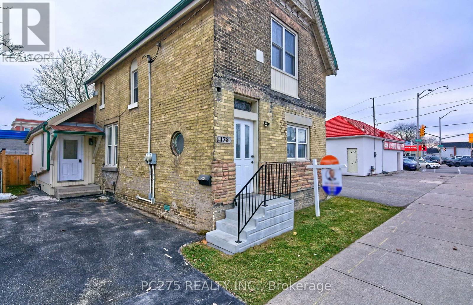 Property at 173 ADELAIDE STREET N image 4