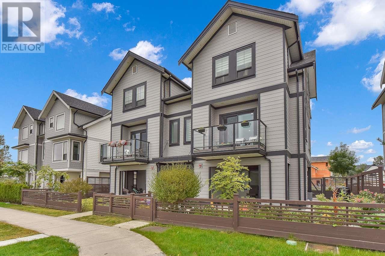 1112 SALTER STREET, new westminster, British Columbia