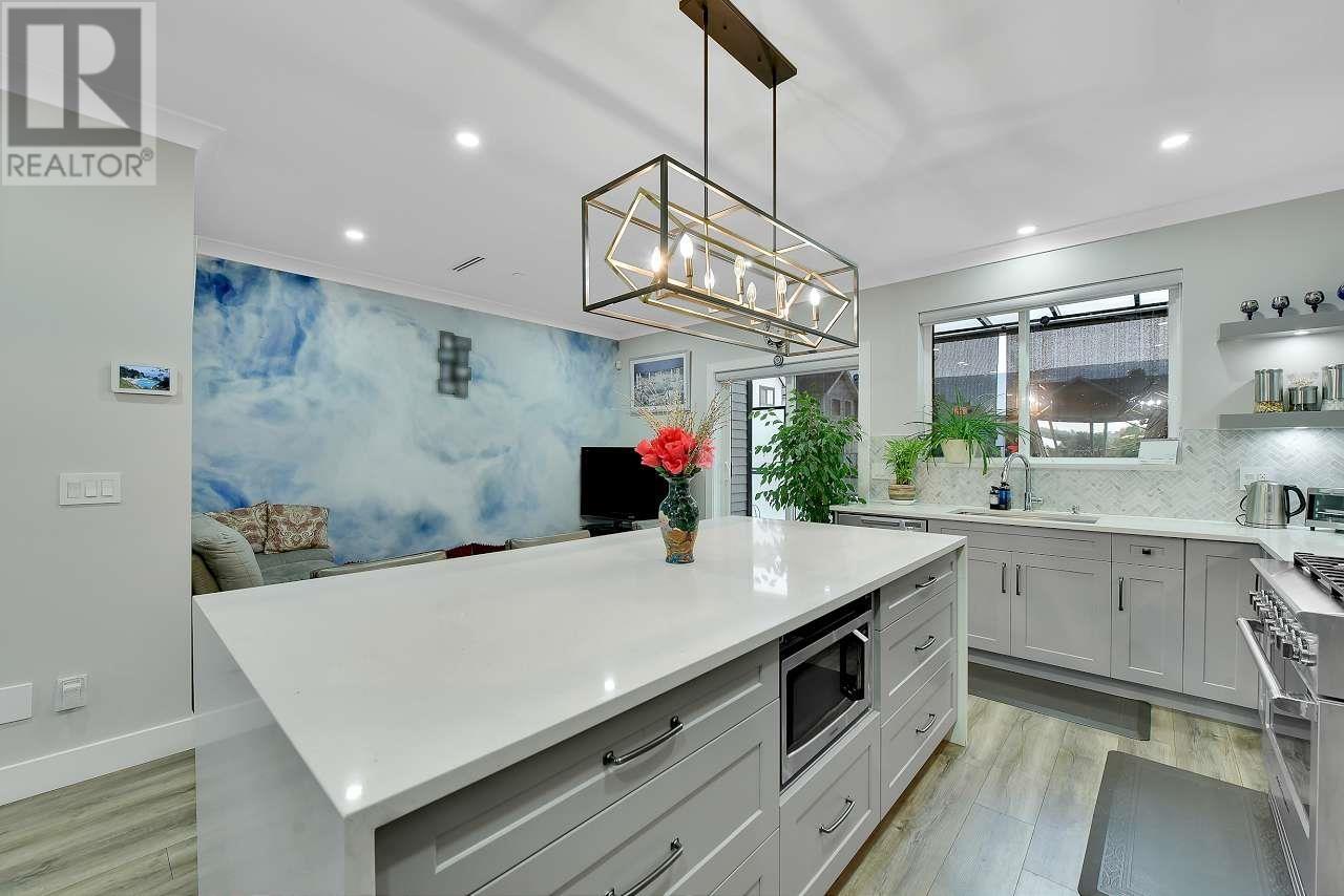 1112 Salter Street, New Westminster, British Columbia  V3M 0M4 - Photo 4 - R2982019