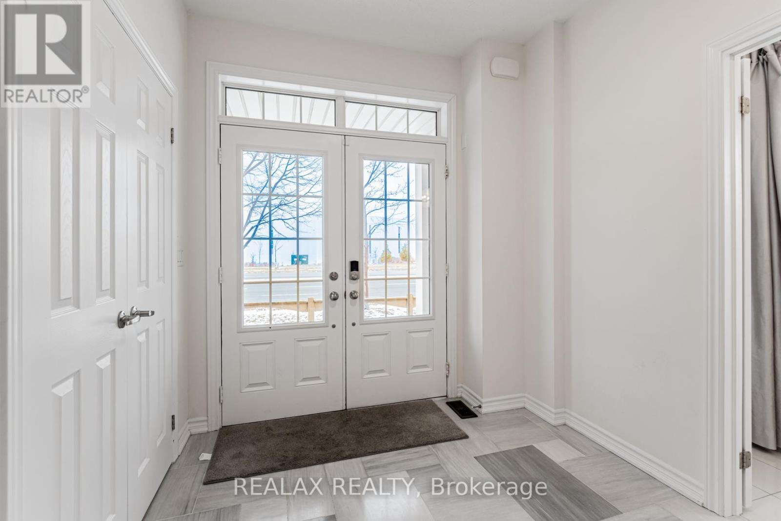 Property at 143 LIVANTE COURT image 4