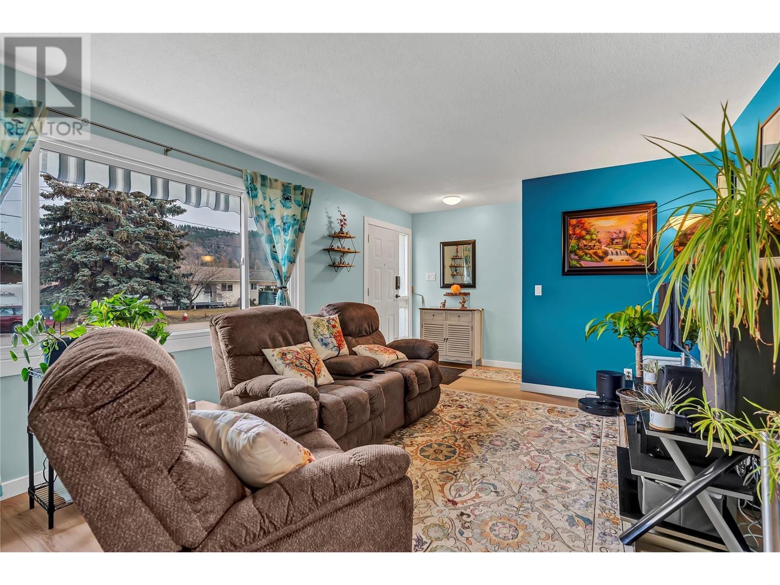 Property at 12818 Reynolds Avenue image 5