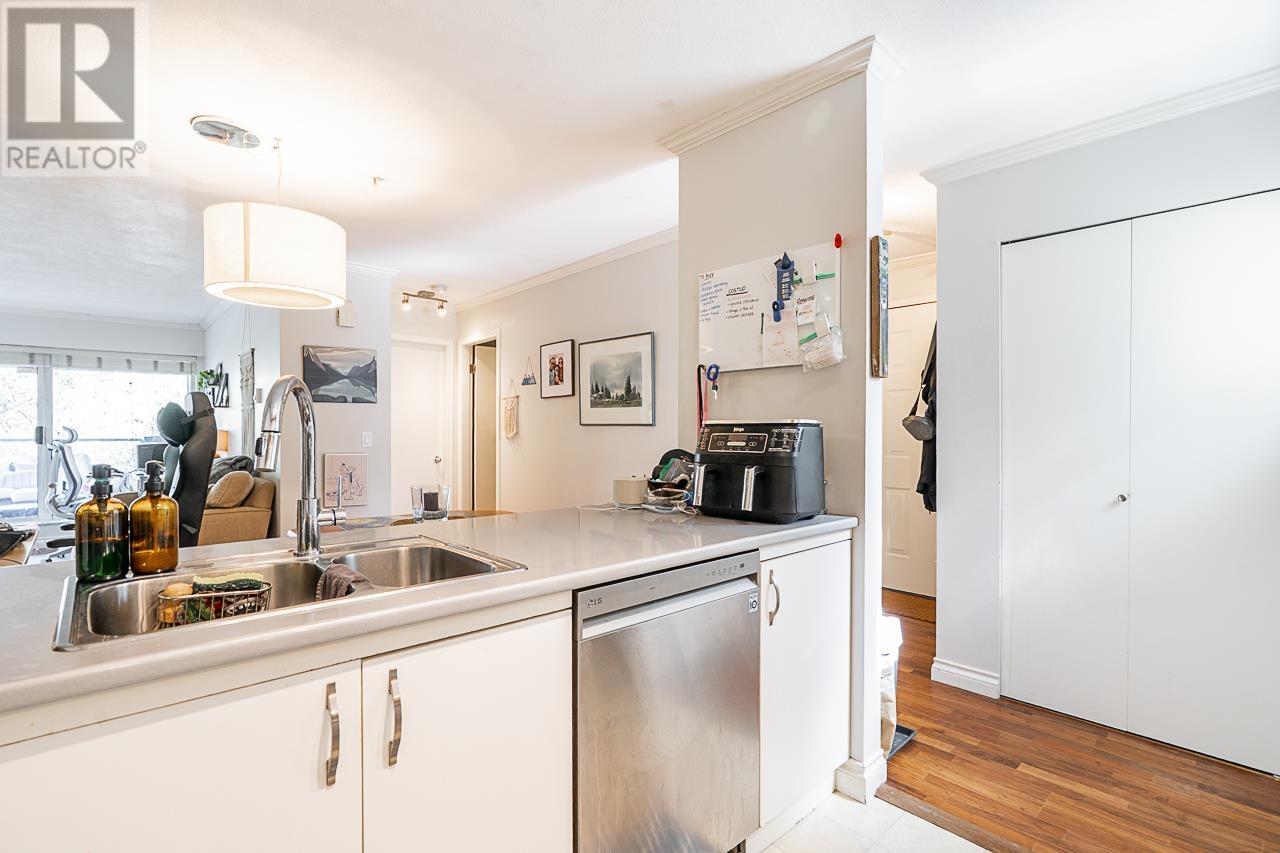 203 2250 W 3rd Avenue, Vancouver, British Columbia  V6K 1L4 - Photo 3 - R2981646