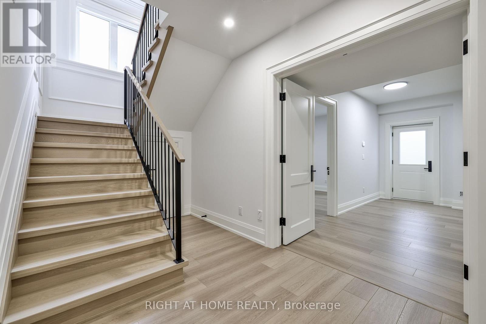8 Hughson Drive, Markham, Ontario  L3R 2T4 - Photo 34 - N12041508