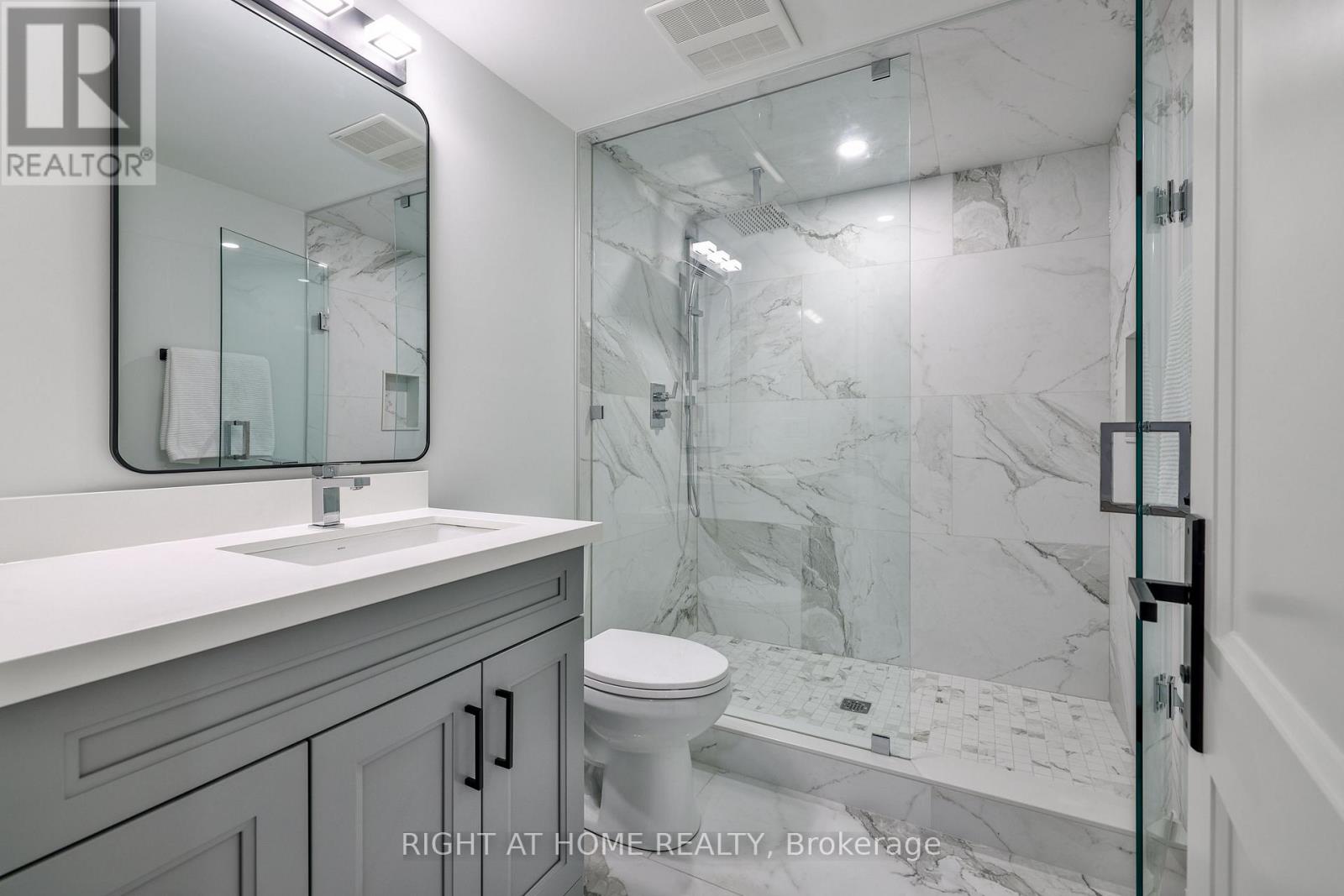 8 Hughson Drive, Markham, Ontario  L3R 2T4 - Photo 35 - N12041508