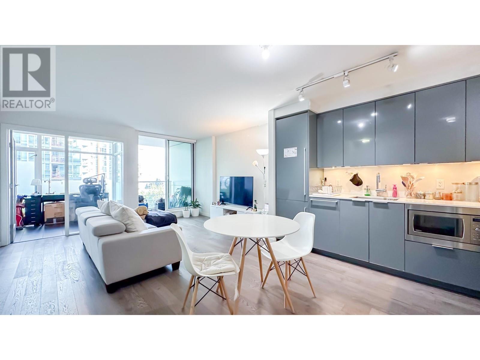 716 161 W GEORGIA STREET, vancouver, British Columbia