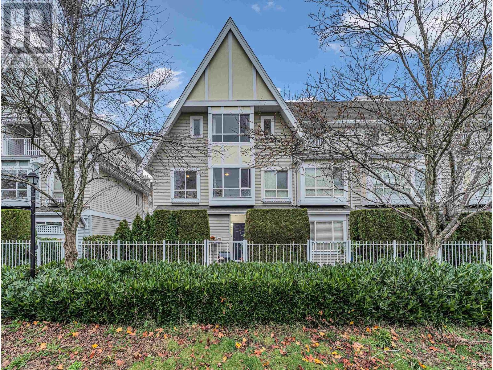 111 6588 SOUTHOAKS CRESCENT, burnaby, British Columbia