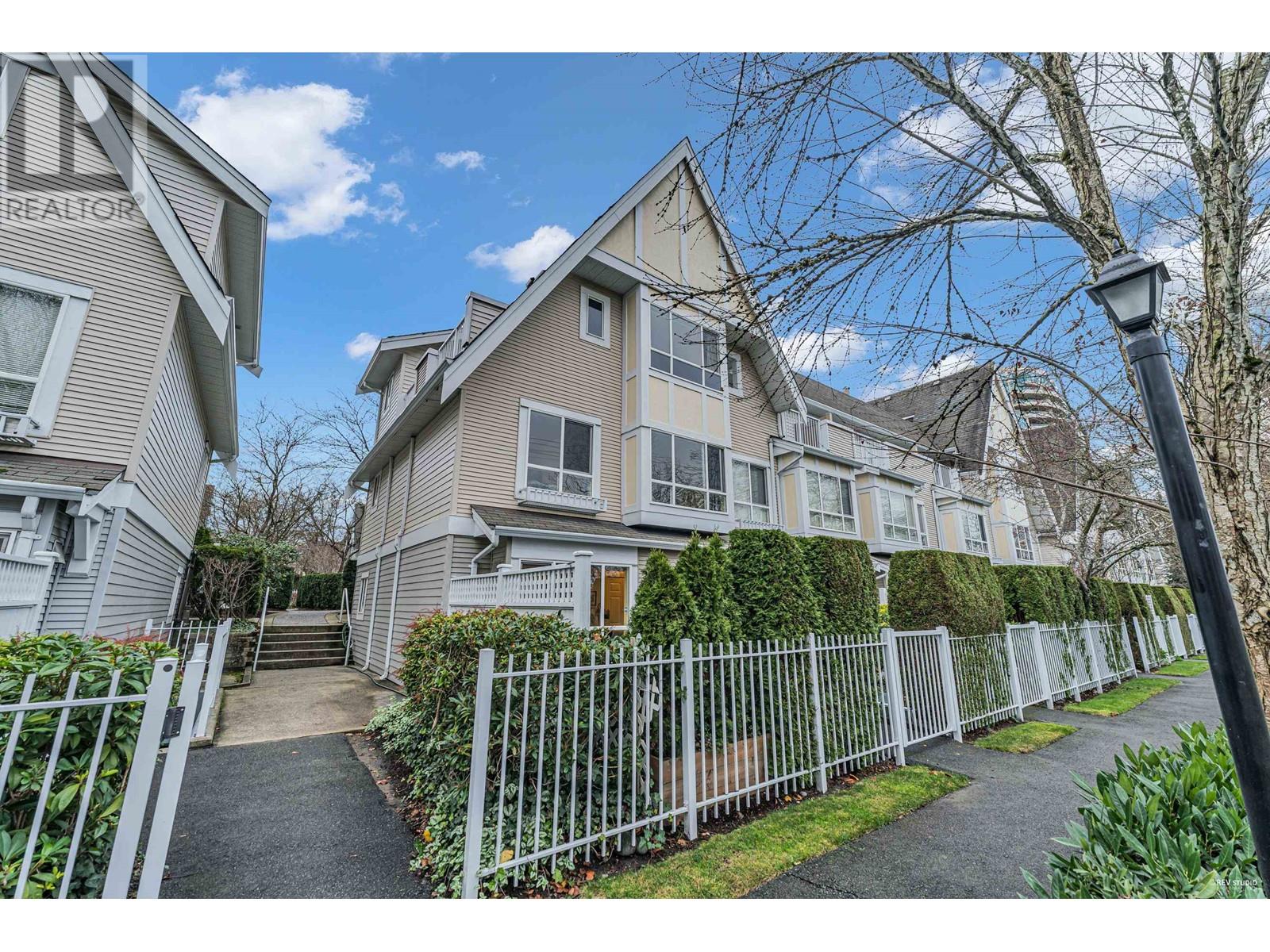 111 6588 Southoaks Crescent, Burnaby, British Columbia  V5E 4K1 - Photo 3 - R2982081
