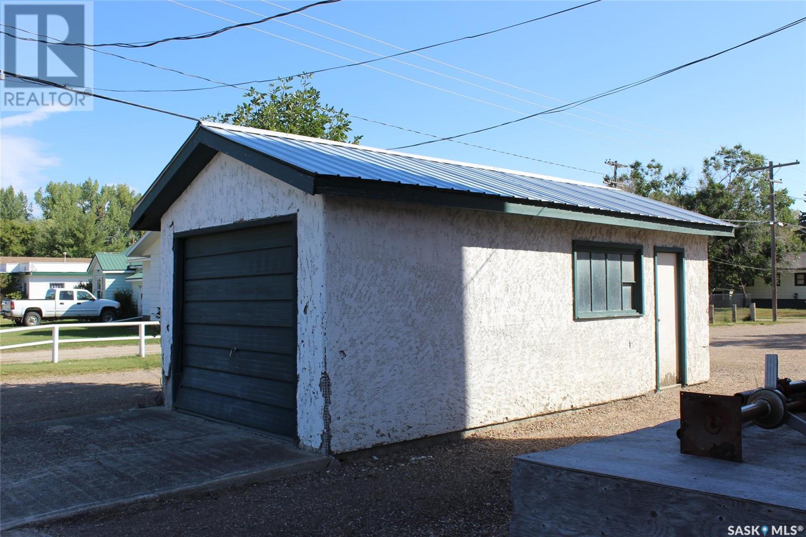 343 Redcoat Drive, Eastend, Saskatchewan  S0N 0T0 - Photo 22 - SK999764