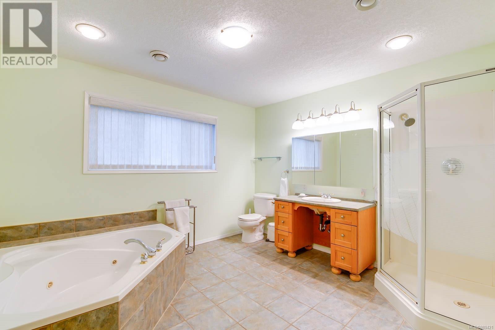 Property at 3770 San Mateo Dr image 5