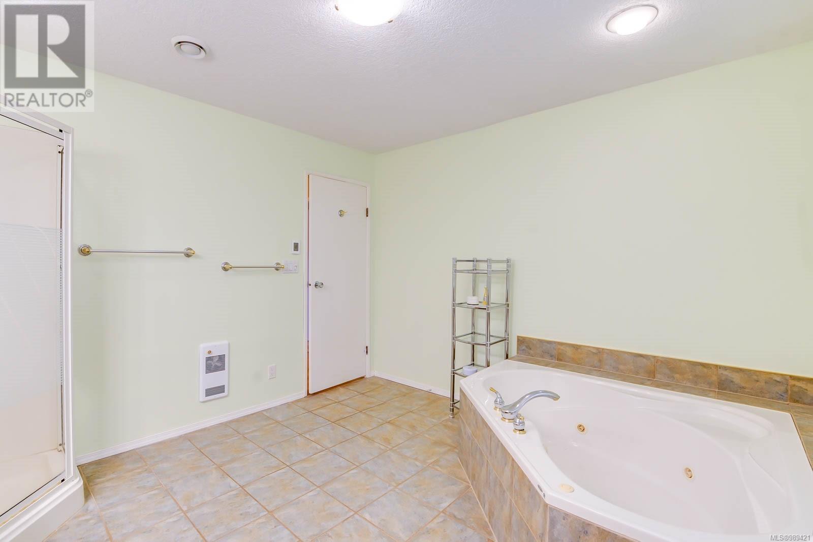 Property at 3770 San Mateo Dr image 4