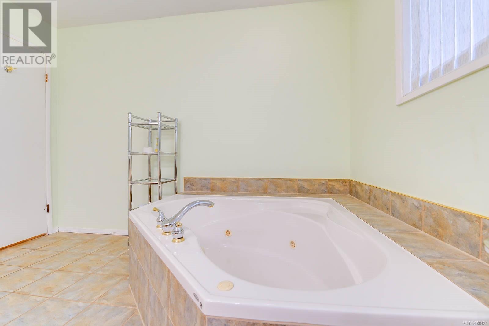Property at 3770 San Mateo Dr image 3