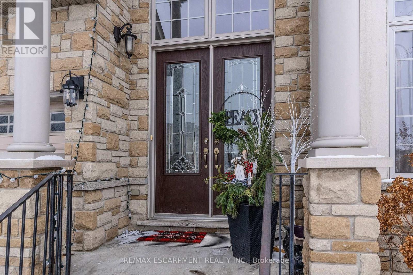 Property at 240 CLOVERLEAF DRIVE image 3
