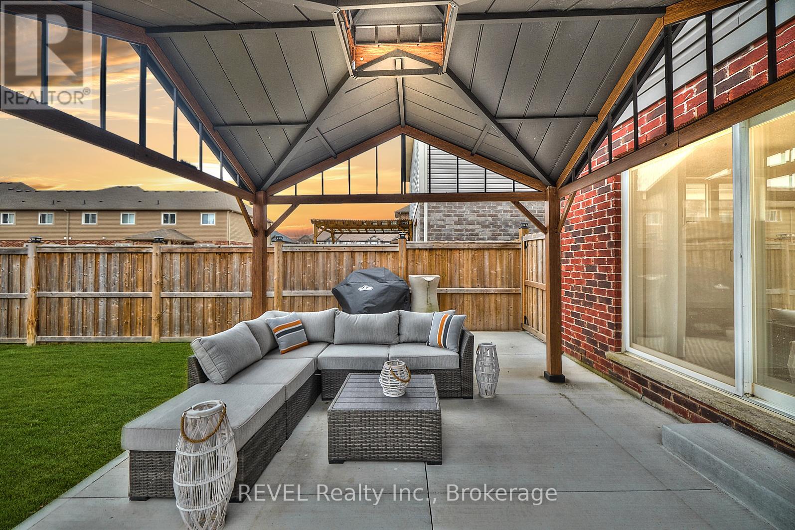 Property at 35 SPRUCE CRESCENT image 4