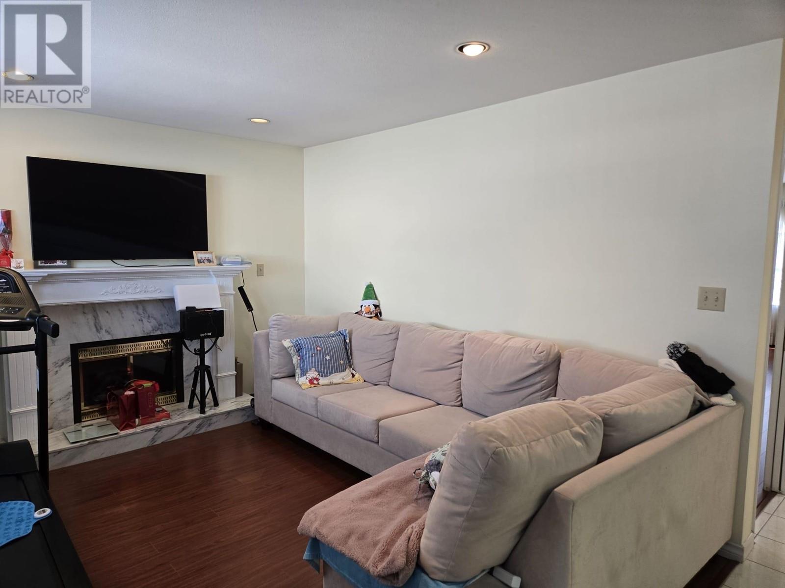 5009 St. Catherines Street, Vancouver, British Columbia  V5W 3E9 - Photo 2 - R2982112