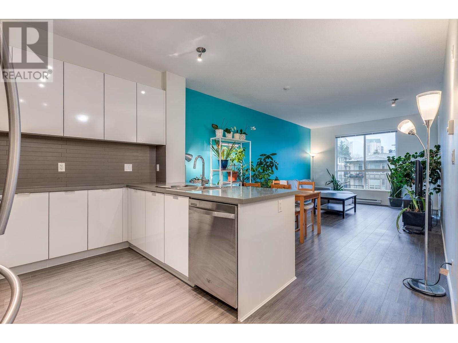 413 3107 Windsor Gate, Coquitlam, British Columbia  V3B 0L1 - Photo 2 - R2981730