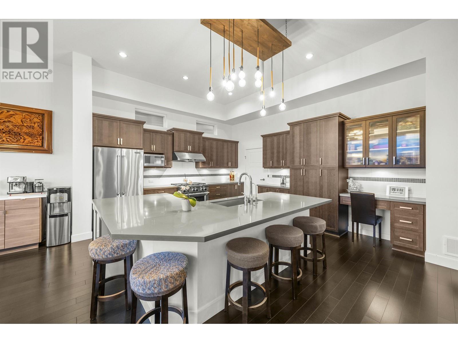 Property at 1510 DAYTON STREET image 4
