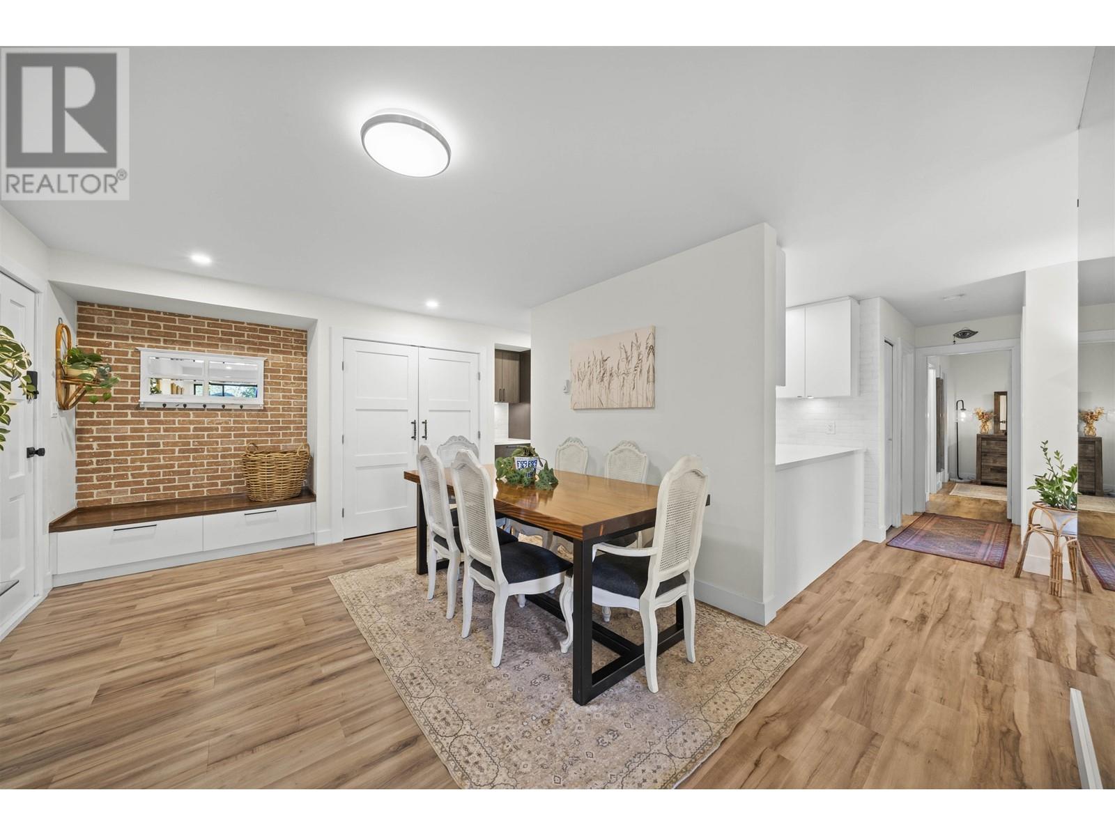 2 7353 Montecito Drive, Burnaby, British Columbia  V5A 1R3 - Photo 3 - R2981174