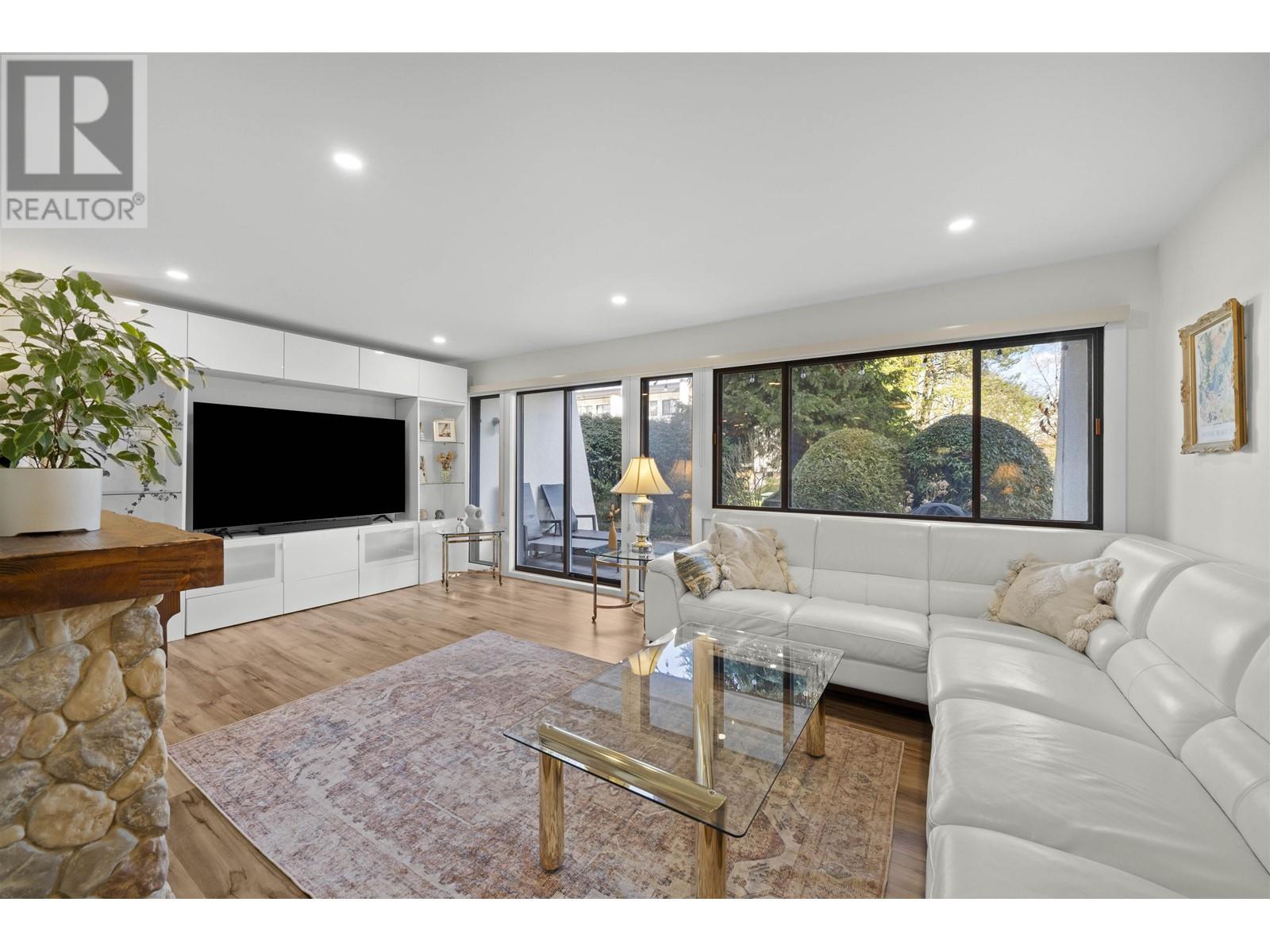 2 7353 Montecito Drive, Burnaby, British Columbia  V5A 1R3 - Photo 5 - R2981174