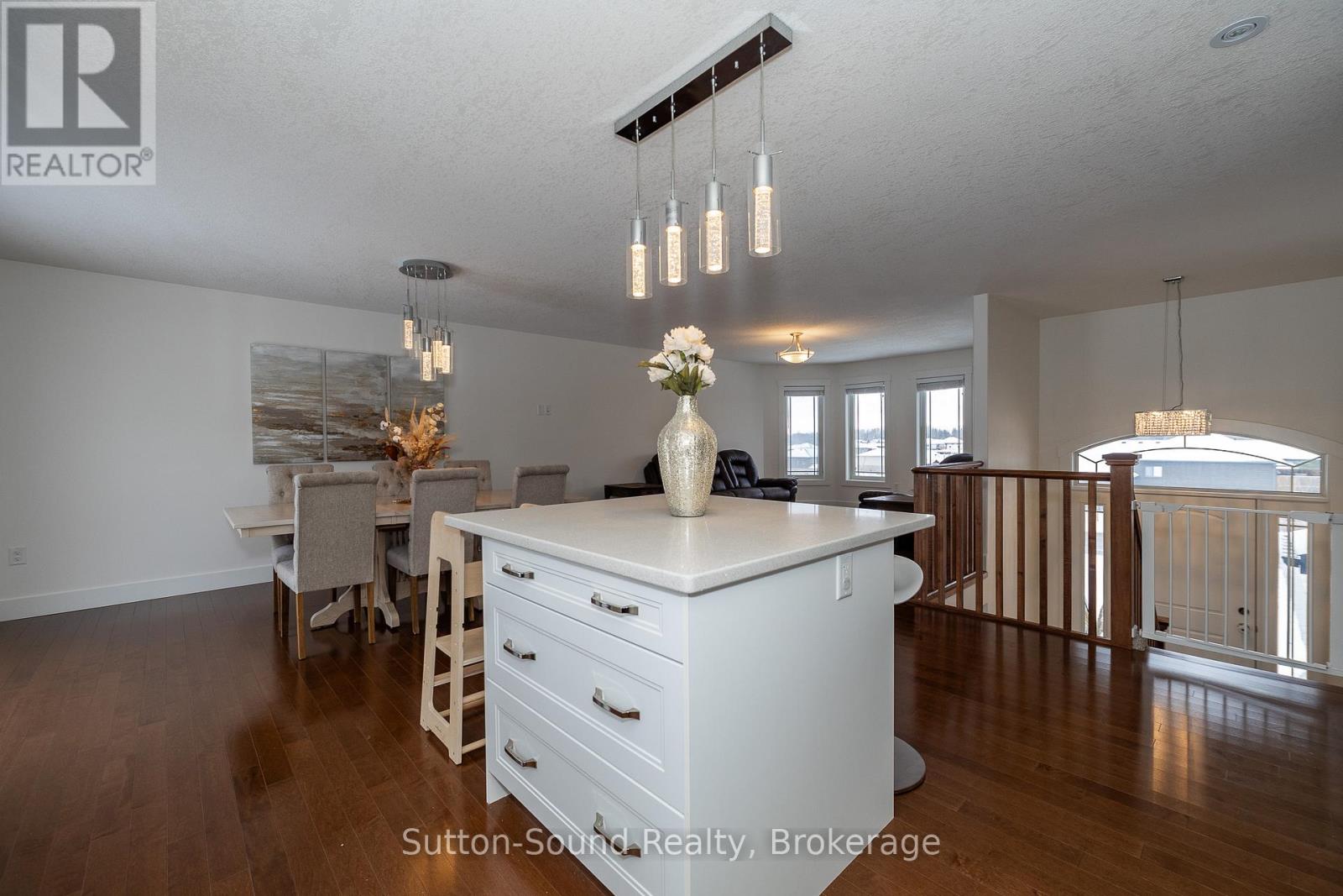 111 Donway Drive, Chatsworth, Ontario  N0H 1G0 - Photo 12 - X12039547