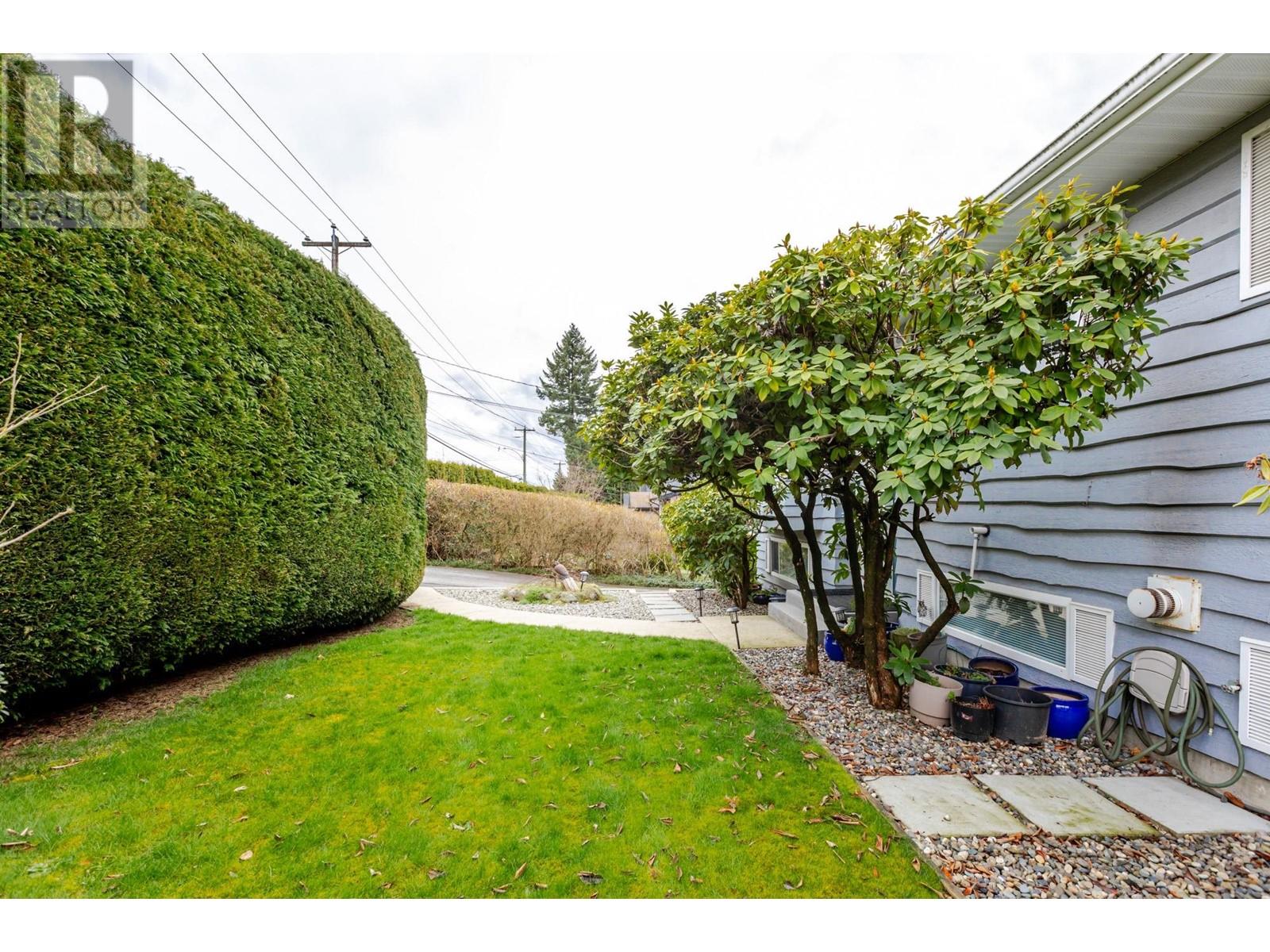 406 Mundy Street, Coquitlam, British Columbia  V3K 5N1 - Photo 3 - R2981585