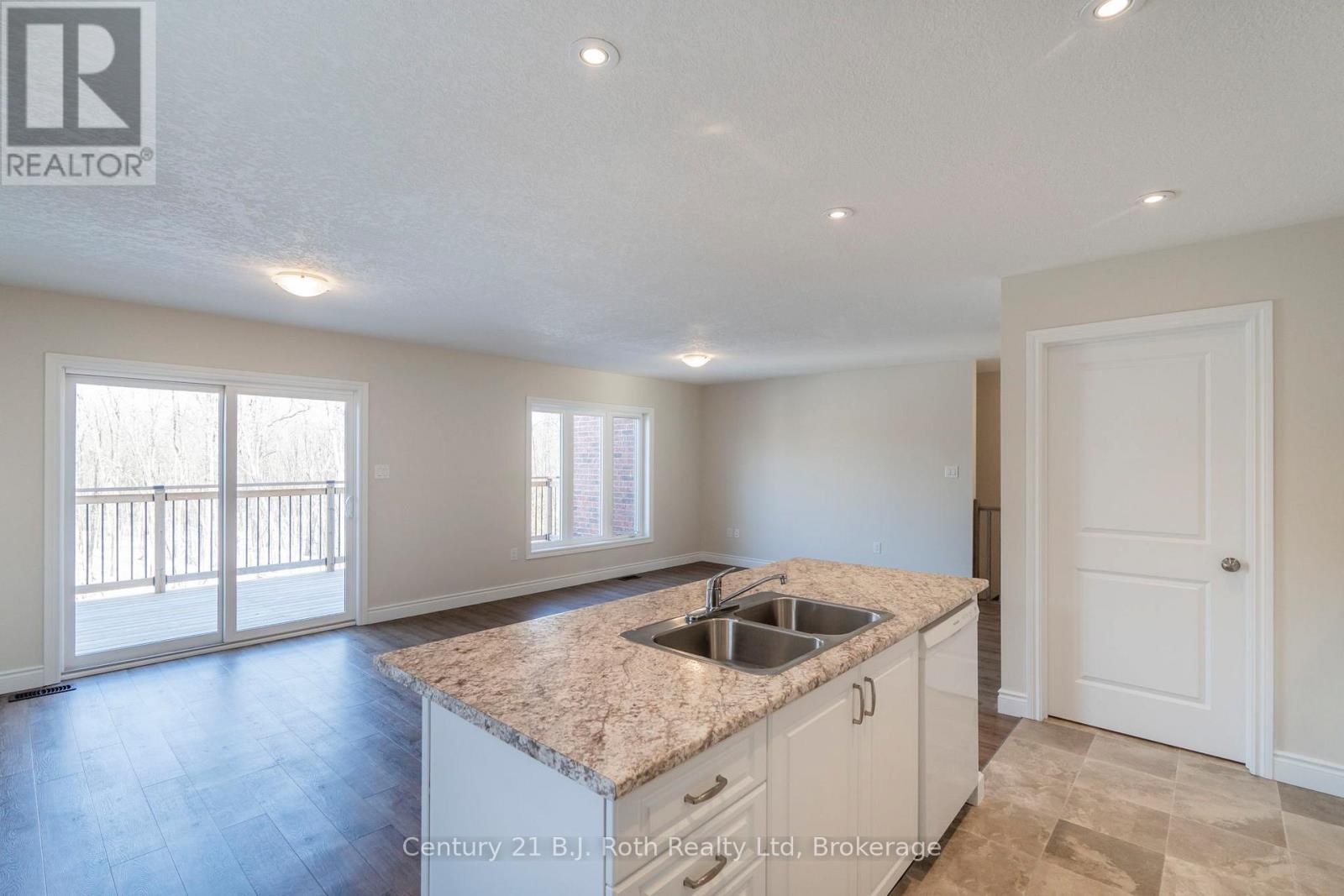 52 Hunter Avenue, Tay, Ontario  L0K 2A0 - Photo 12 - S12041713
