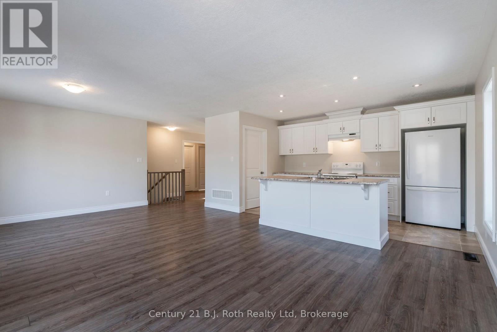 52 Hunter Avenue, Tay, Ontario  L0K 2A0 - Photo 19 - S12041713